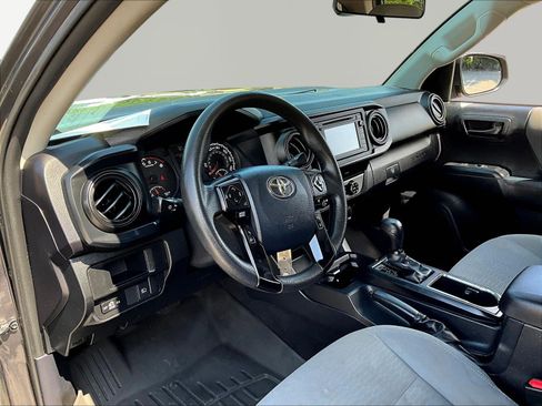Used 2018 Toyota Tacoma SR w/ SR Convenience Package RWD image 17