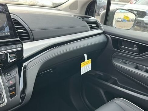New 2026 Honda Odyssey Touring image 18