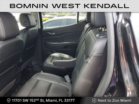 Used 2022 GMC Acadia SLT w/ Preferred Package image 11