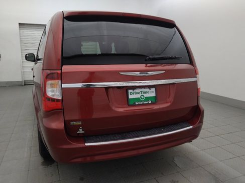 Used 2016 Chrysler Town & Country Touring FWD image 6