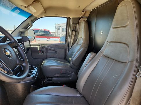 Used 2016 Chevrolet Express 2500 RWD image 10