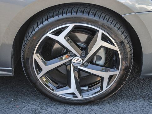 Used 2021 Volkswagen Passat 2.0T R-Line image 11