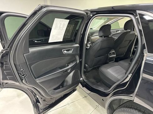 Used 2018 Ford Edge SE FWD image 20