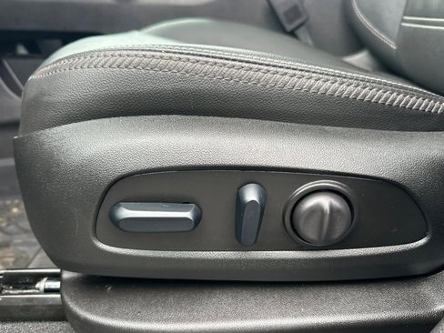 Used 2024 GMC Terrain Denali w/ Black Diamond Edition image 12