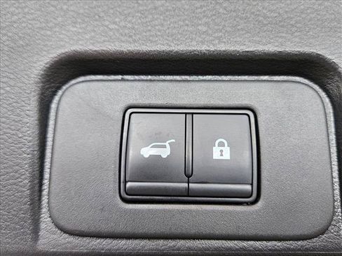 Used 2025 Nissan Rogue SV FWD image 22