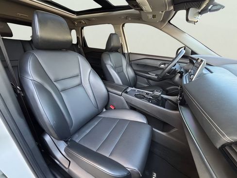 Used 2022 Nissan Rogue SV w/ SV Premium Package FWD image 24