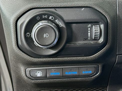 Used 2023 Jeep Wrangler Sahara w/ Cold Weather Group image 16