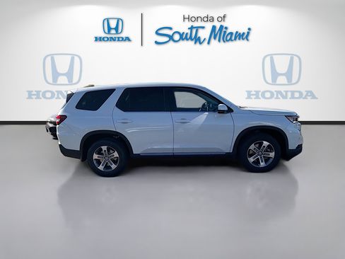 New 2025 Honda Pilot EX-L image 8