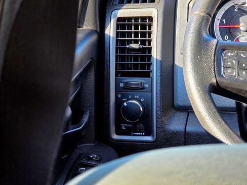 Used 2014 RAM 2500 Tradesman w/ Chrome Appearance Group image 15