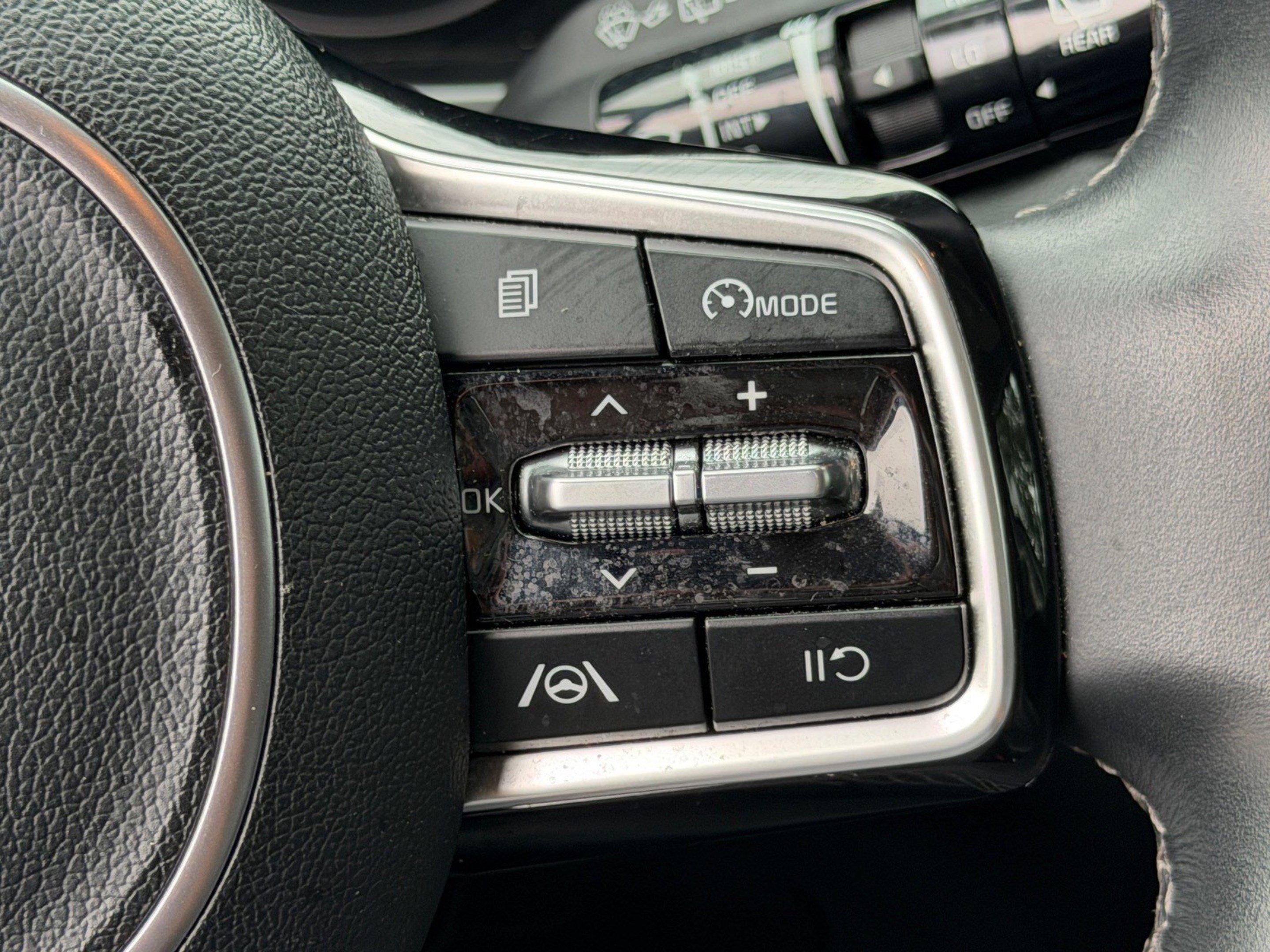 Used 2023 Kia Sorento S FWD image 39