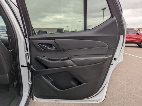 Certified 2023 Chevrolet Traverse LT w/ Rear Camera Mirror Package image 42