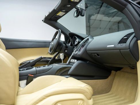 Used 2011 Audi R8 V10 image 32