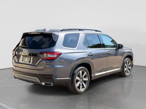 Used 2025 Honda Pilot Touring image 6