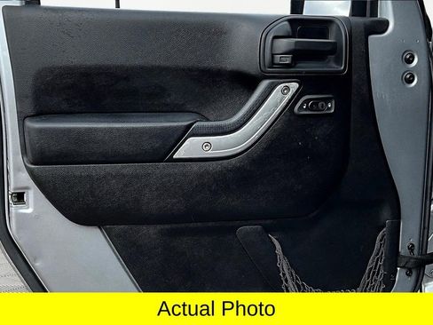 Used 2016 Jeep Wrangler Unlimited Sahara w/ Connectivity Group image 18