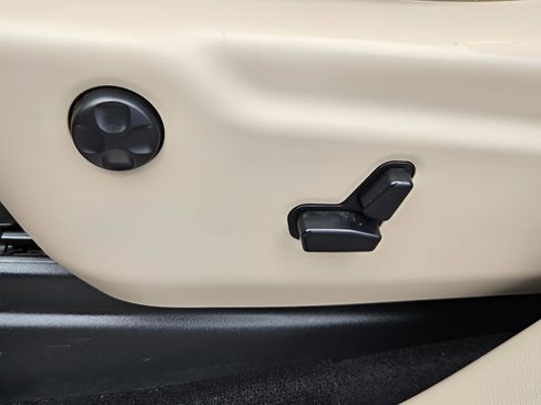 Used 2014 Jeep Grand Cherokee Limited image 6