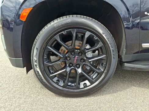 Used 2023 GMC Yukon SLT w/ SLT Premium Package AWD/4WD image 9
