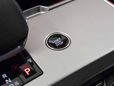 New 2025 Land Rover Range Rover SE image 31