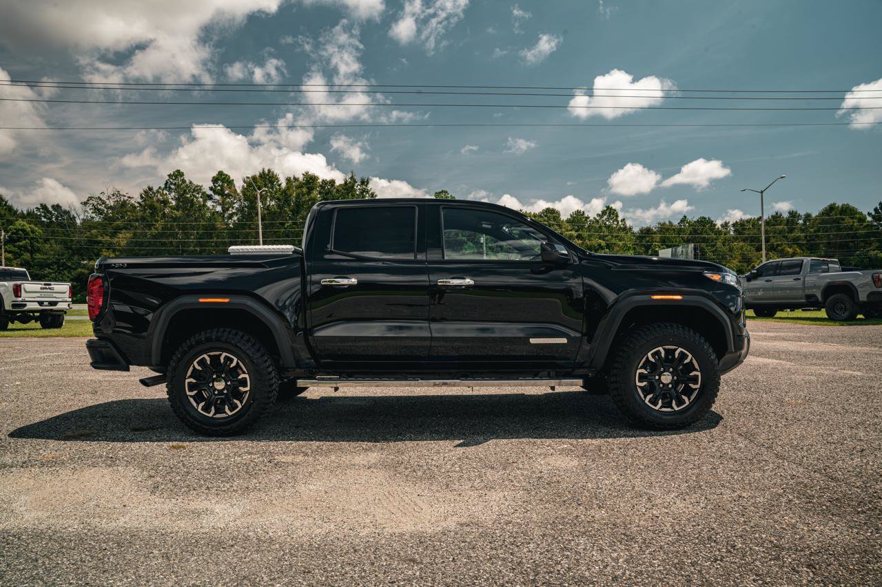 Used 2025 GMC Canyon Elevation AWD/4WD image 3