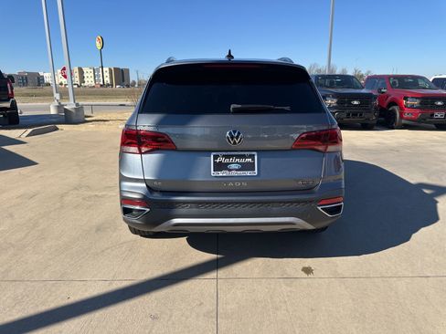 Used 2022 Volkswagen Taos SE image 4