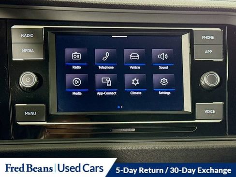 Used 2024 Volkswagen Jetta SE FWD image 19