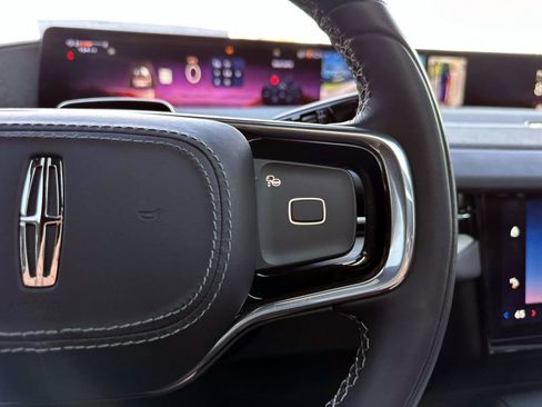 Used 2025 Lincoln Navigator Reserve w/ Jet Appearance Package image 32