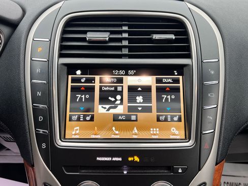 Used 2017 Lincoln MKX Reserve w/ Driver Assistance Package image 16