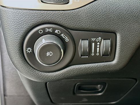 Used 2015 Jeep Cherokee Latitude FWD image 16