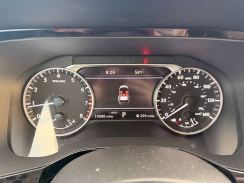 Used 2023 Nissan Pathfinder Platinum image 10