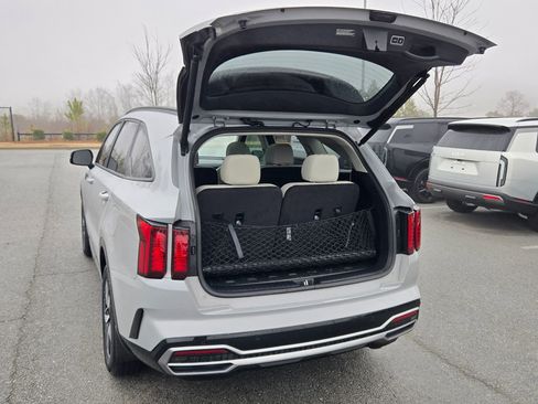 Certified 2023 Kia Sorento EX w/ Panoramic Sunroof Package image 18