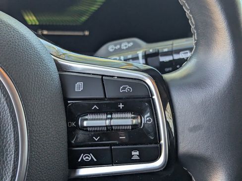 Used 2024 Kia Sorento S image 27