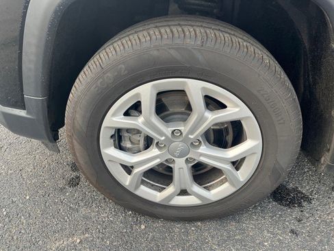 Used 2024 Jeep Compass Latitude image 21