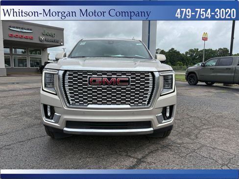Used 2021 GMC Yukon Denali w/ Denali Premium Package AWD/4WD image 2
