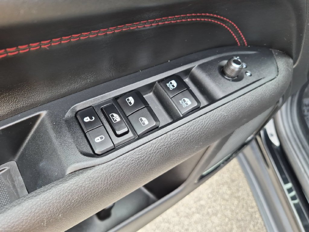 Used 2025 Jeep Compass Trailhawk AWD/4WD image 13