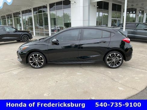 Used 2019 Chevrolet Cruze Diesel w/ Sun And Sound Package FWD image 2