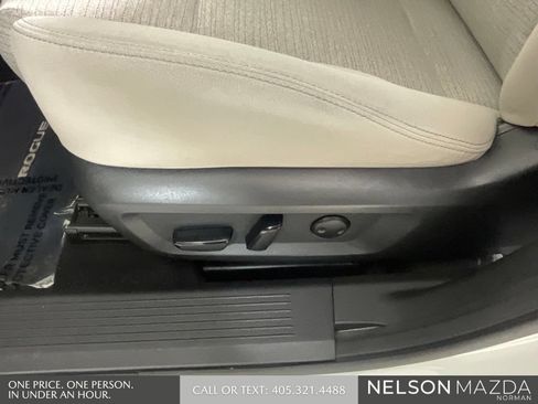 Used 2022 Nissan Rogue SV FWD image 25