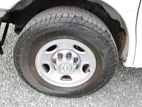 Used 2015 Chevrolet Express 2500 image 23