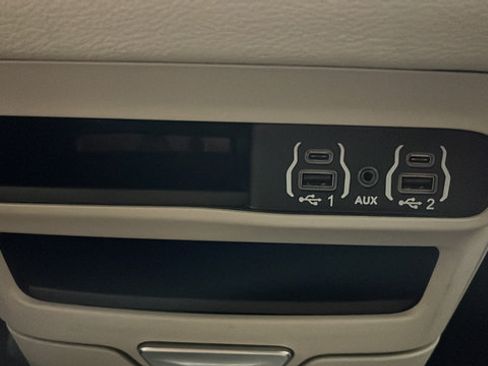 Used 2023 Chrysler Pacifica Touring-L FWD image 31