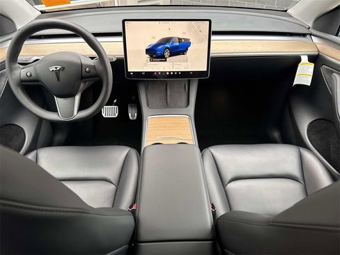 Used 2023 Tesla Model Y Long Range image 15