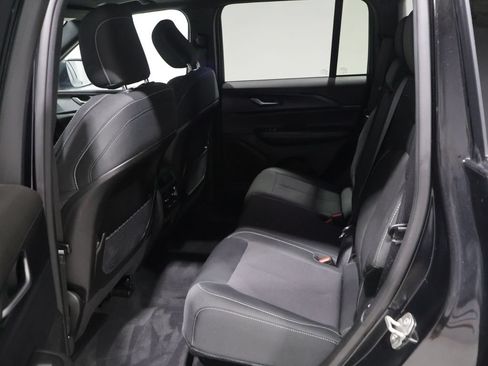 Certified 2024 Jeep Grand Cherokee Laredo X w/ Luxury Tech Group I AWD/4WD image 19