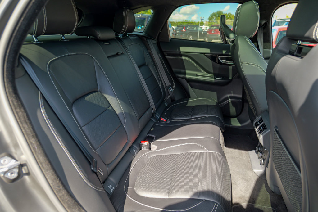 Used 2019 Jaguar F-PACE R-Sport AWD/4WD image 33