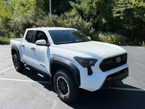 New 2025 Toyota Tacoma TRD Off-Road w/ TRD Off Road Upgrade Package image 7