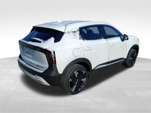 New 2025 Nissan Kicks SR image 5