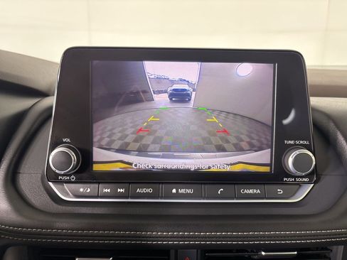 Used 2023 Nissan Rogue SV FWD image 15