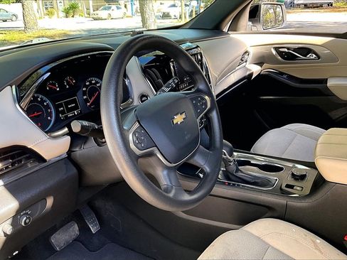 Used 2023 Chevrolet Traverse LS image 14