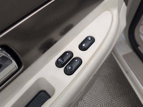 Used 2005 Ford Thunderbird 50th Anniversary image 32