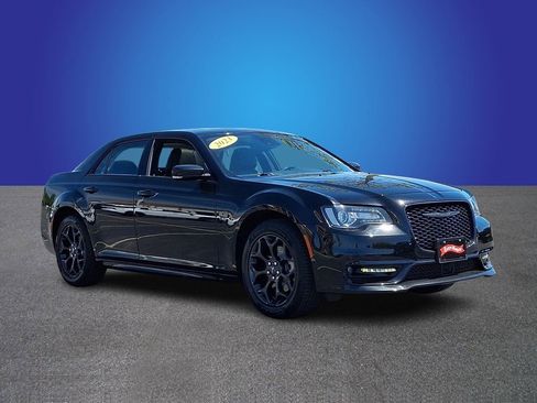 Used 2023 Chrysler 300 Touring L w/ Popular Equipment Group AWD/4WD image 3