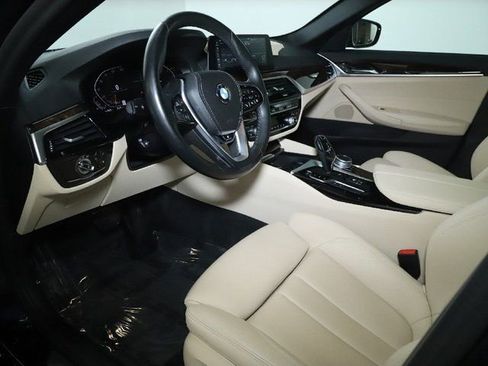 Used 2020 BMW 530i xDrive w/ Premium Package image 27