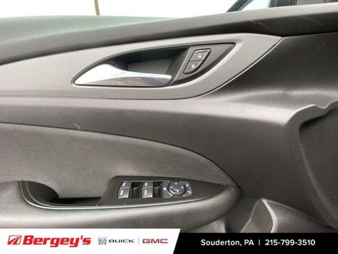 Used 2018 Buick Regal Preferred FWD image 25