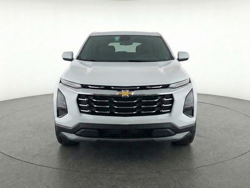 Used 2025 Chevrolet Equinox LT FWD image 2