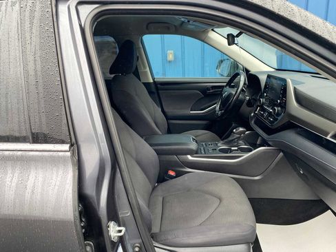 Used 2020 Toyota Highlander LE image 29